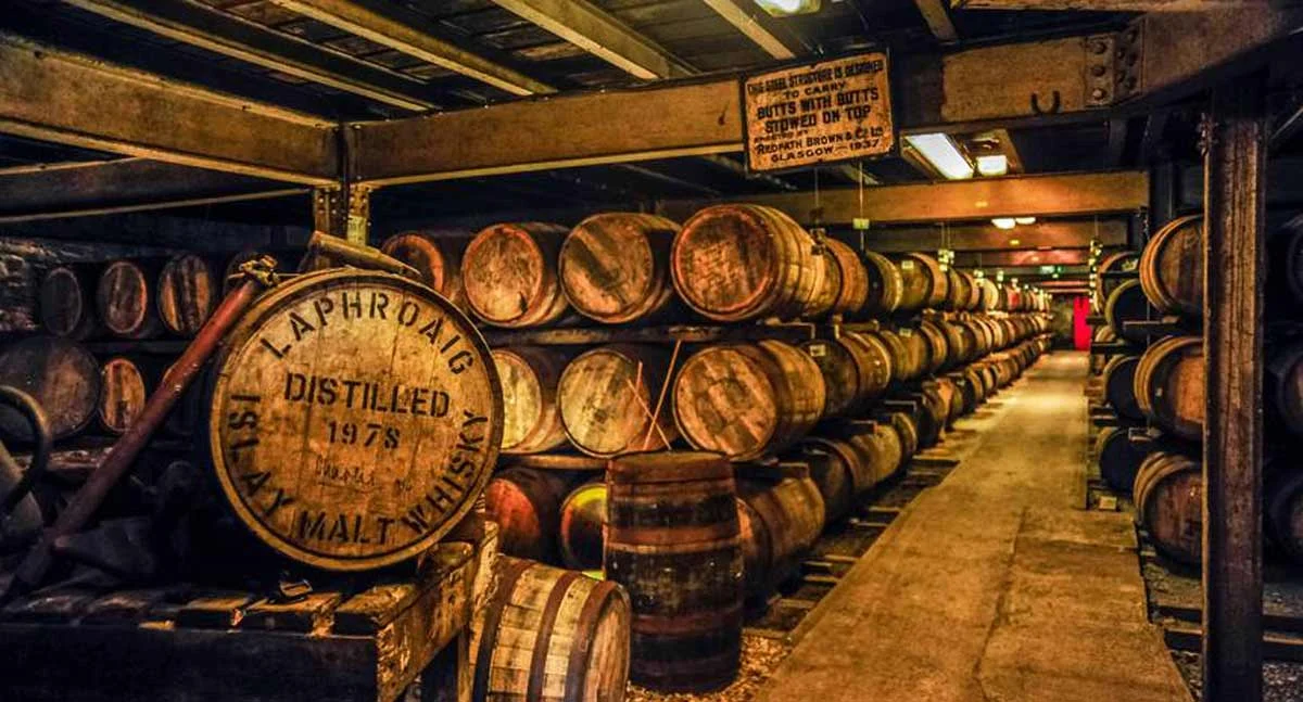 Die Geschichte des Whiskys von Schottland bis Japan